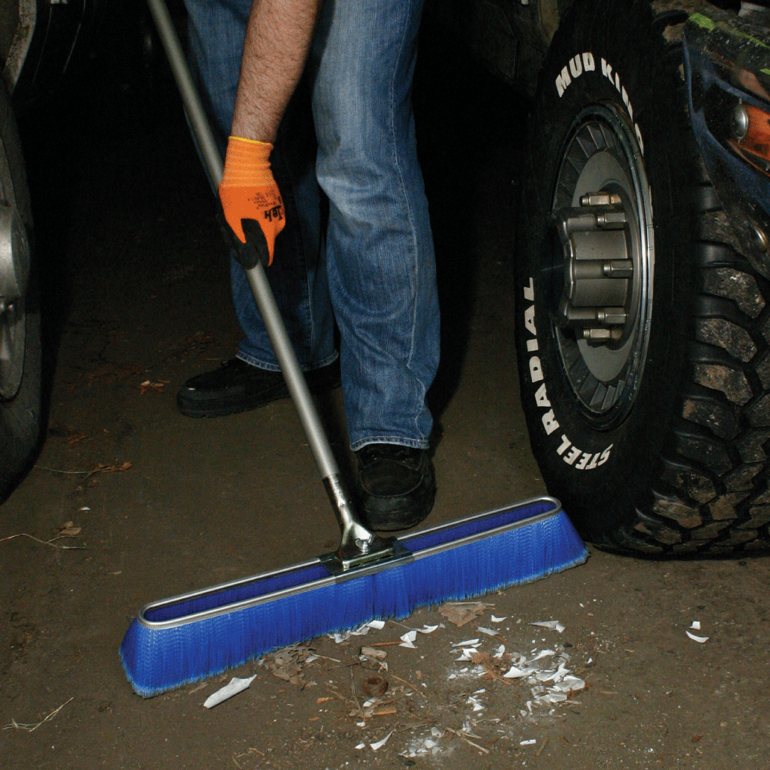 Black Medium Brush with Steel Bolt-On Handle - 17 Inch