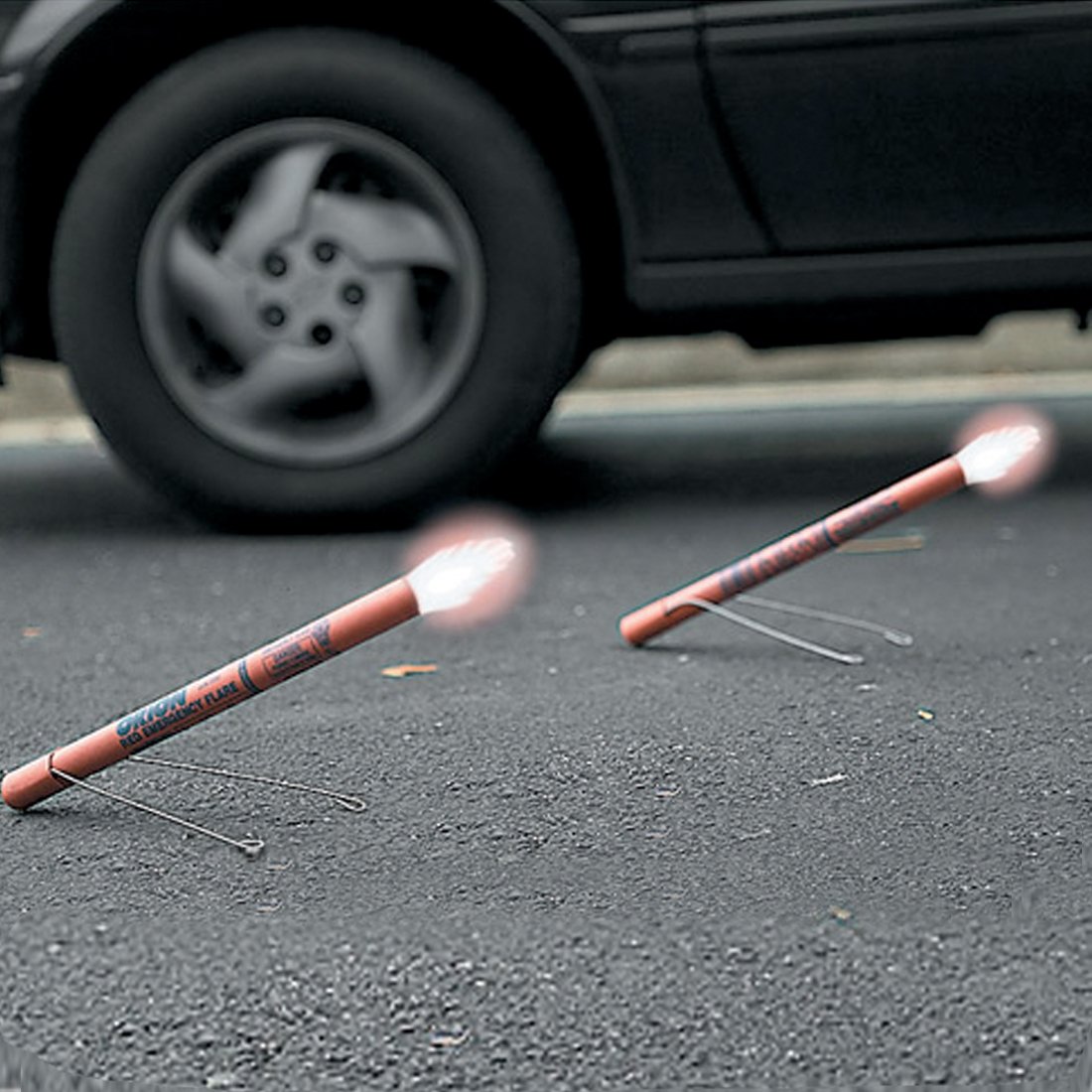 30-Minute Red Flares - Case of 36 - with Wire Stands