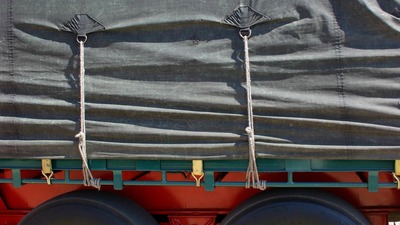 Using Tarps Covers to Secure Loads in Detroit: Tips and Best Practices